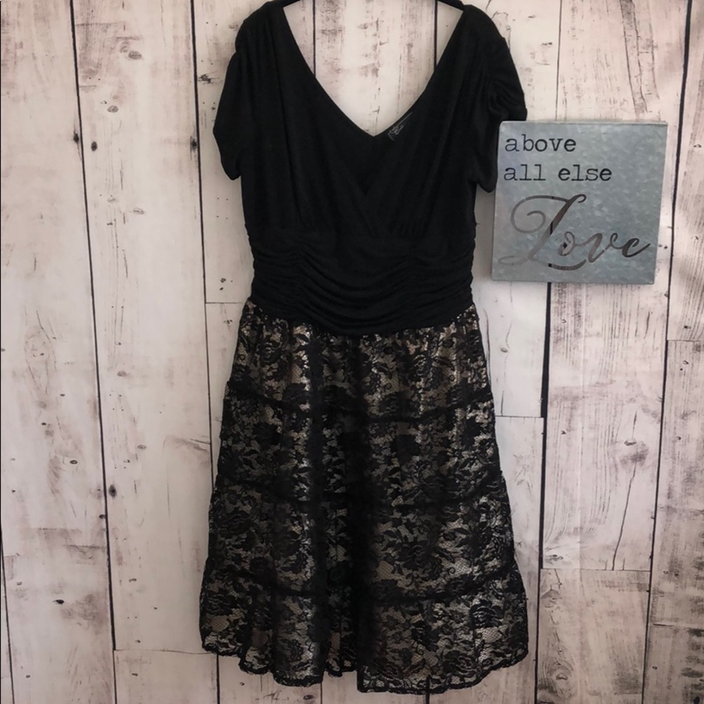 Dress Barn Collection 14 Short Sleeve Lace Dress